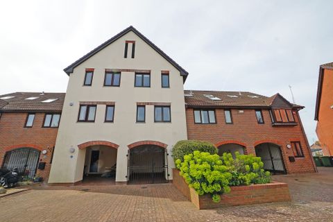Cadgwith Place, Port Solent, Portsmouth PO6