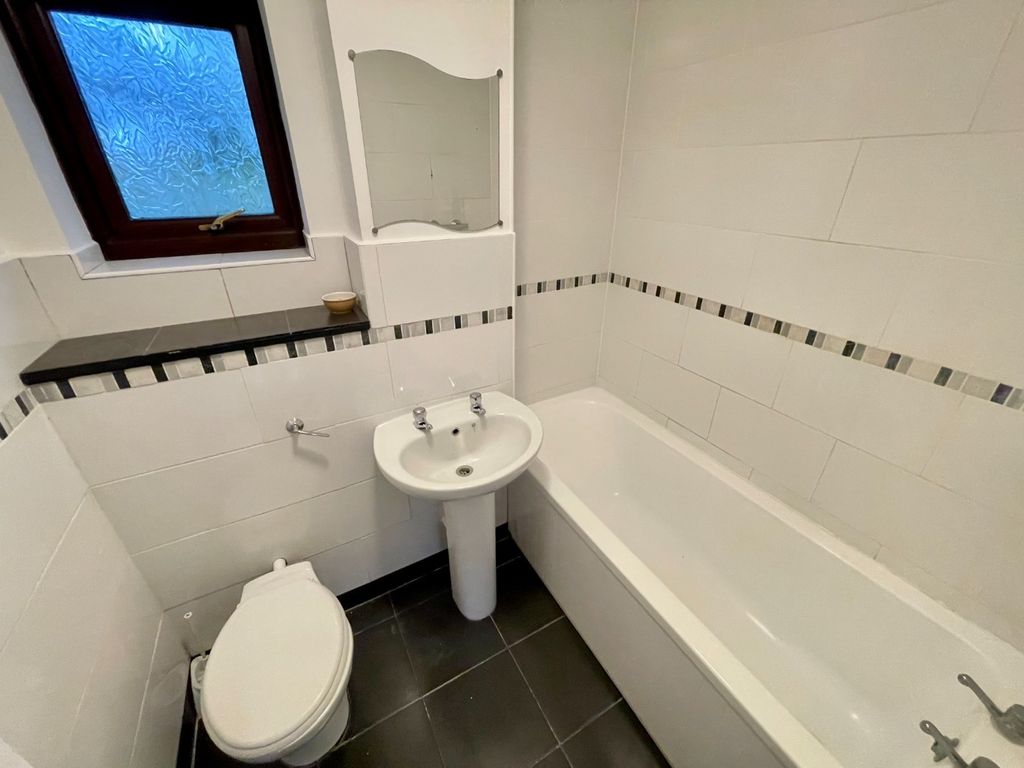 Additional image 4 of 3 bed flat to rentThe Wickets, Luton, Bedfordshire LU2