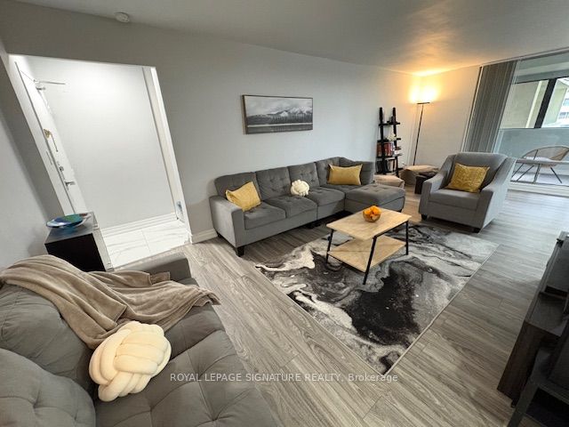 1701-5 Massey Square, Toronto, ON, M4C 5L6 photo 5