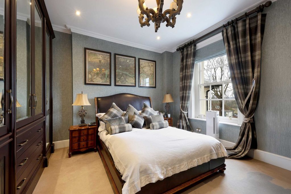 Additional image 17 of 6 bed detached house to rentChurch Road, Penn, High Wycombe HP10