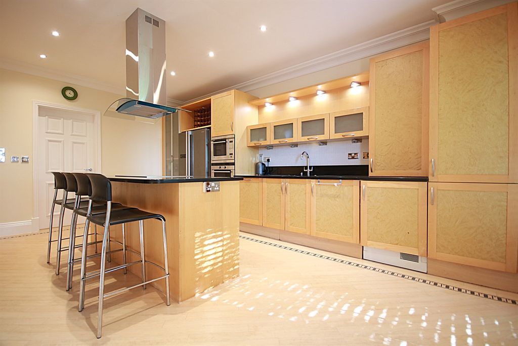 Additional image 6 of 3 bed flat to rentSt. Hilarys Park, Alderley Edge SK9