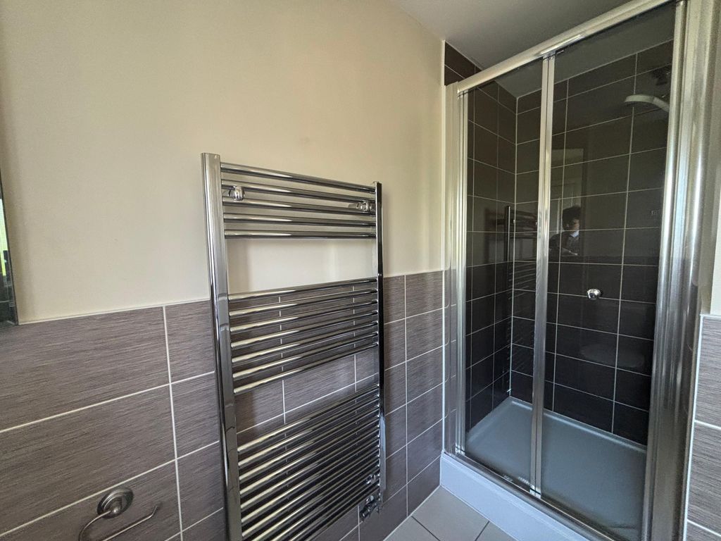 Additional image 10 of 3 bed semi-detached house to rentWheatcroft Way, Swindon SN1