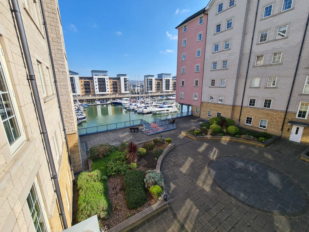 2 bed flat to rentWaters Edge, Bristol BS20
