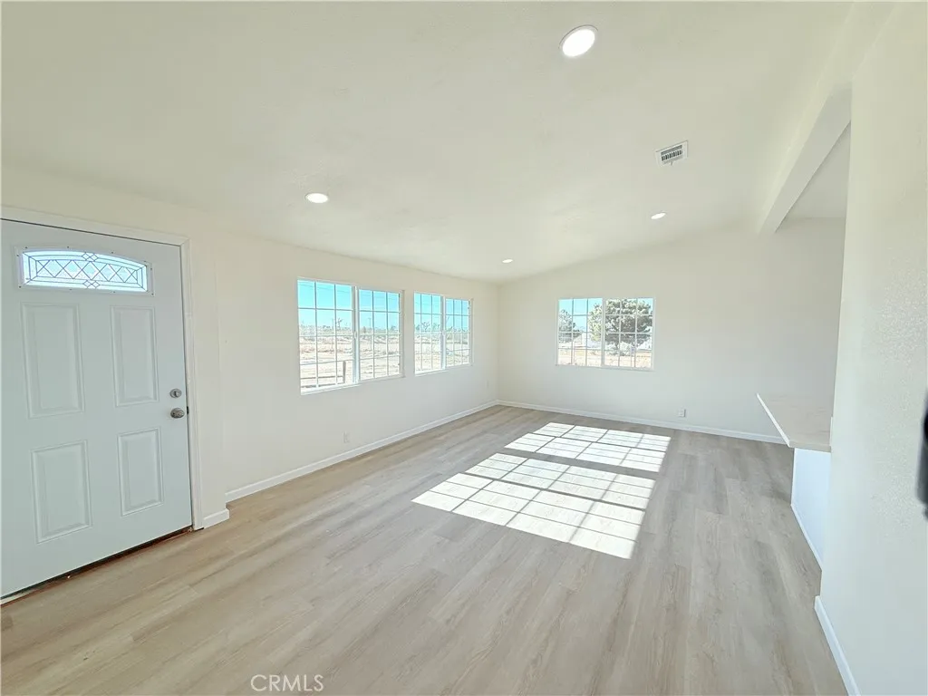 11975 Barbet Rd, Phelan, CA 92371 photo 4