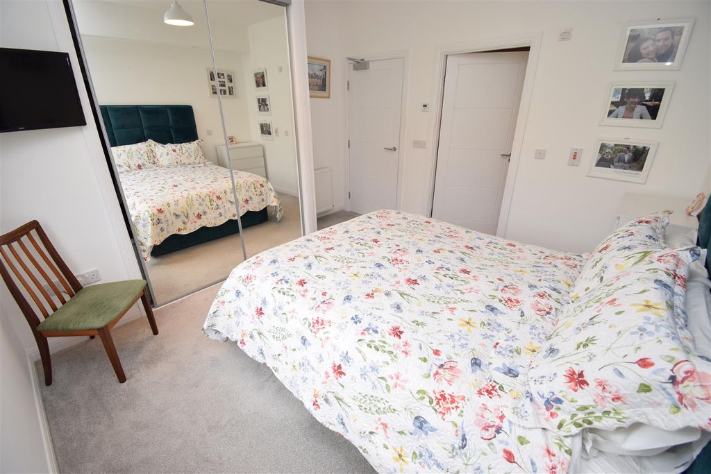 Additional image 11 of 2 bed flat for sale10 Broomhall Court, Inverness IV2