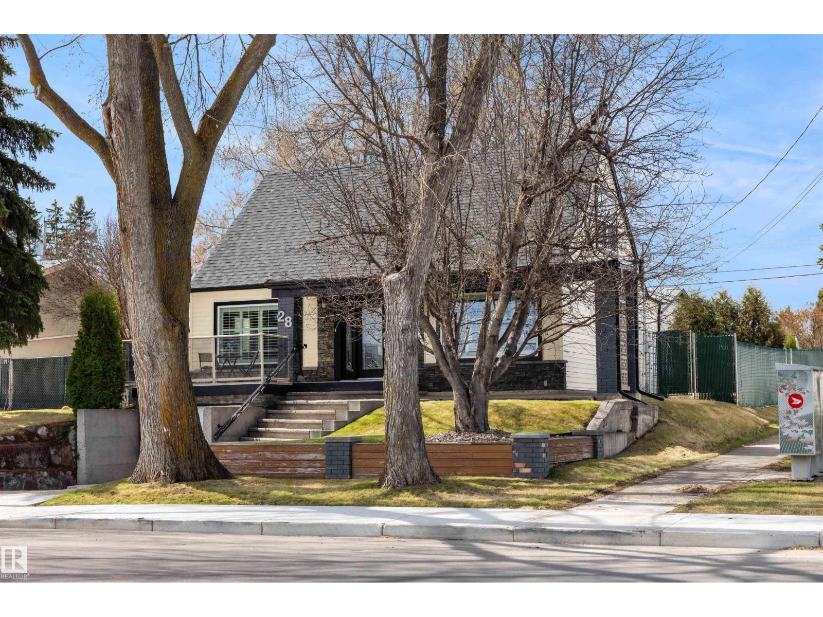 28 Mount Royal Drive, St. Albert, AB, T8N1J4