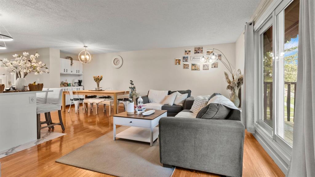 2416 Woodview Drive SW, Calgary, AB, T2W 4X7
