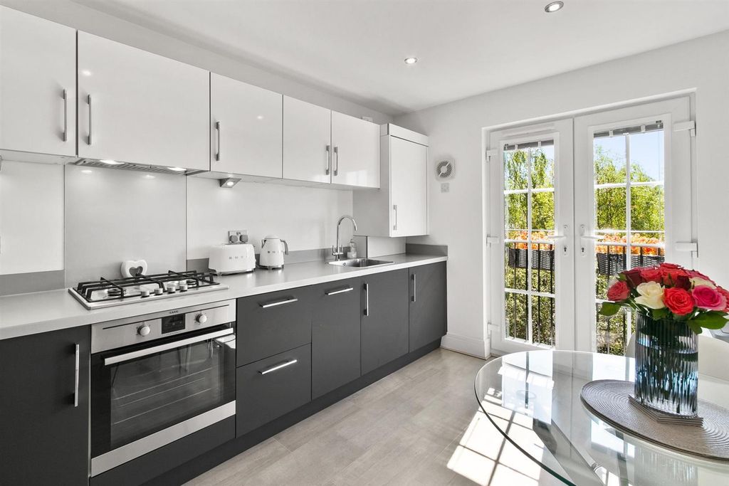 2 bed flat for saleOrissa Drive Dumbarton G82 photo 3
