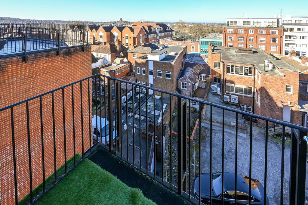 Additional image 13 of 3 bed flat to rentSydenham Road, Guildford GU1