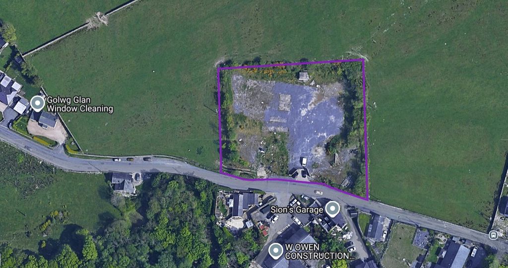 Land for saleClwt-Y-Bont, Caernarfon, Gwynedd LL55
