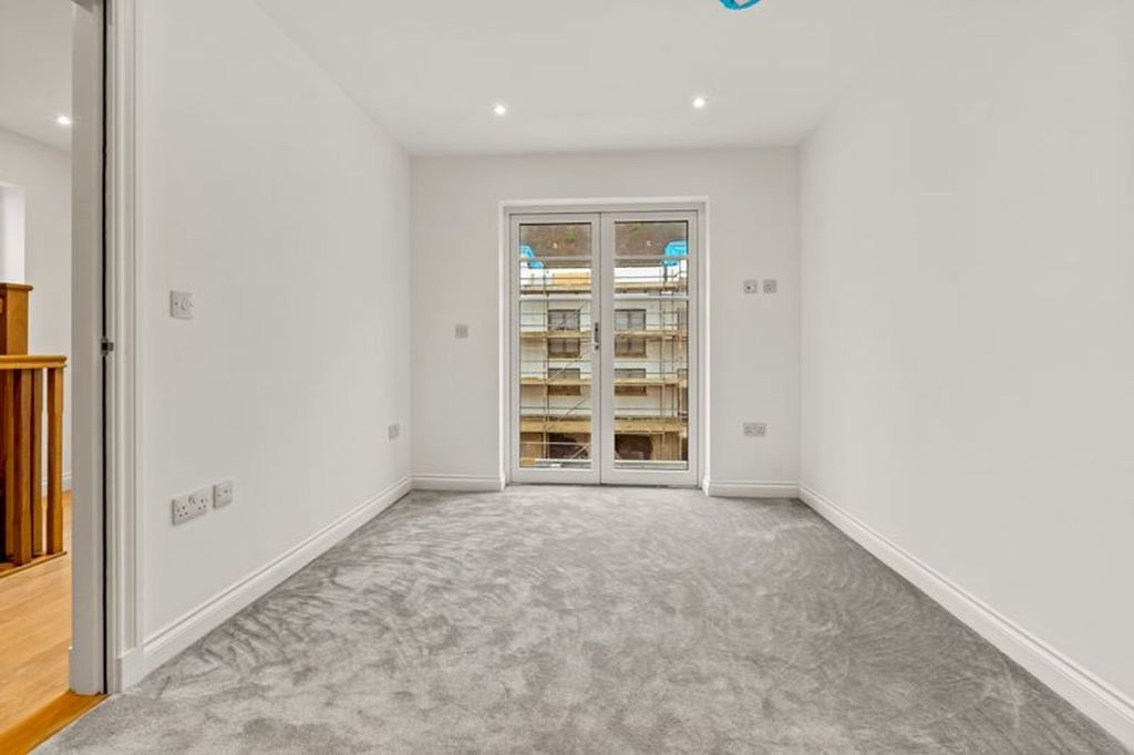 Additional image 11 of 3 bed flat to rent10 Cranworth Mews, St Helier JE2