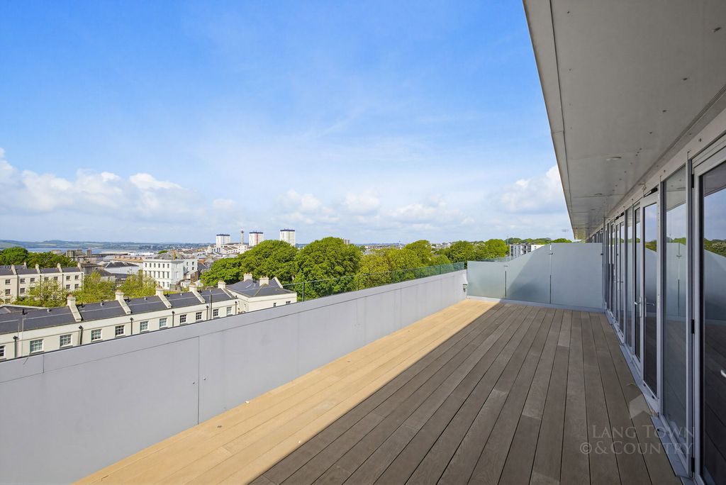 Additional image 10 of 3 bed penthouse for saleLeeward House, Discovery Road, Plymouth PL1