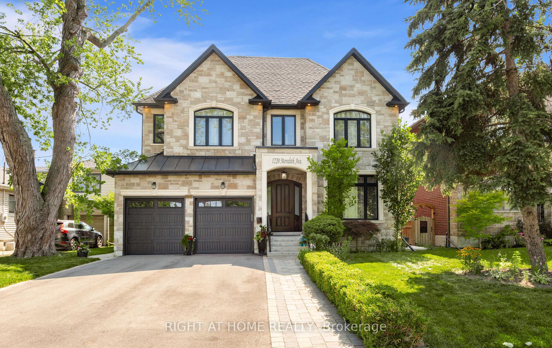1220 Meredith Avenue, Mississauga, ON, L5E 2E3