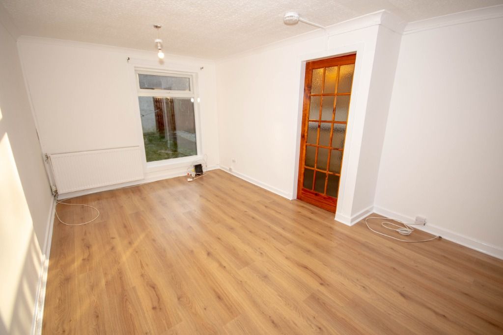 Additional image 2 of 2 bed terraced house to rentRavenswood Drive, Glenrothes KY6