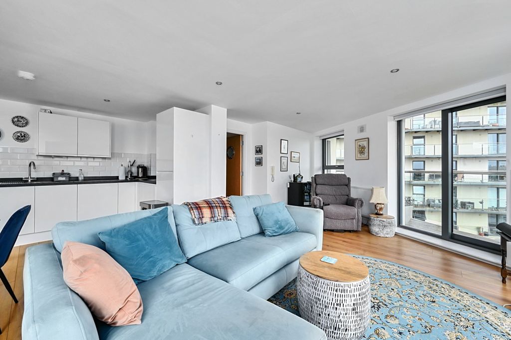 Additional image 2 of 3 bed flat to rentMariner Point, 83 Brighton Road, Shoreham BN43