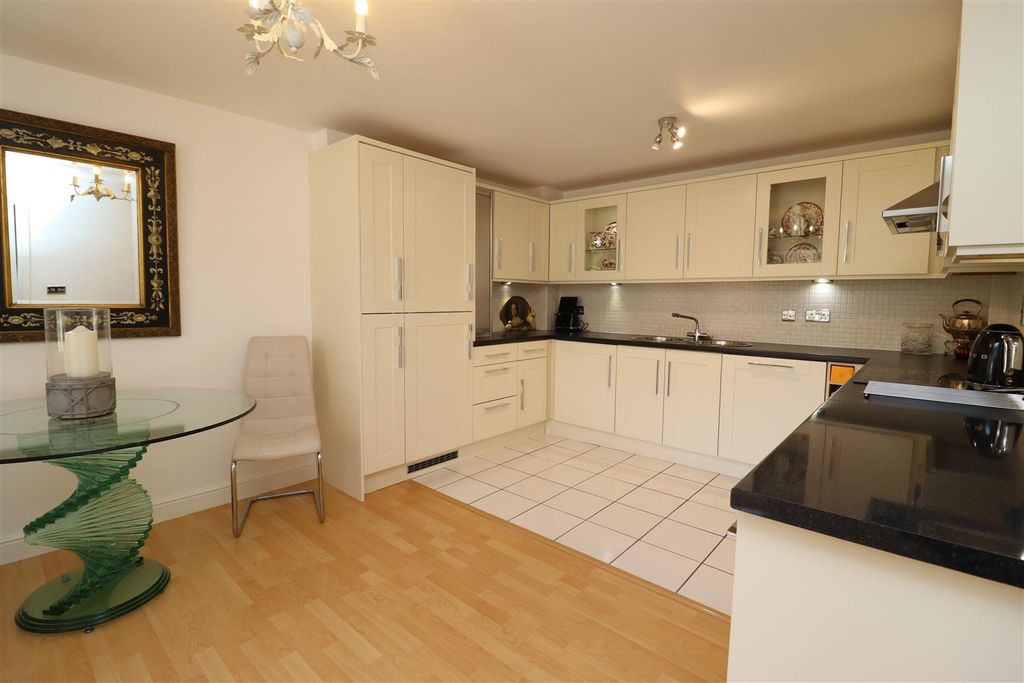 Additional image 6 of 3 bed flat for saleHellyer Close, North Ferriby HU14