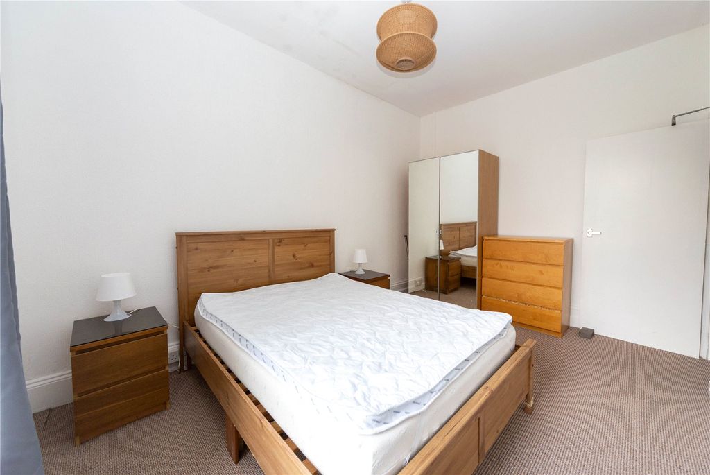 Additional image 10 of 1 bed flat to rentHickman Road, Penarth, Penarth CF64