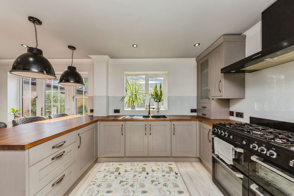 Additional image 8 of 4 bed detached house for saleOakdale Close, Wychwood Park, Weston, Crewe CW2