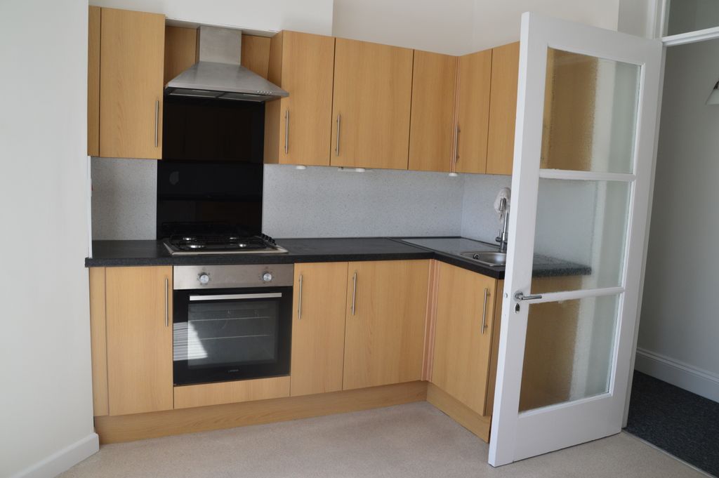 Additional image 4 of 3 bed flat to rentBeach Road, Weston Super Mare BS23