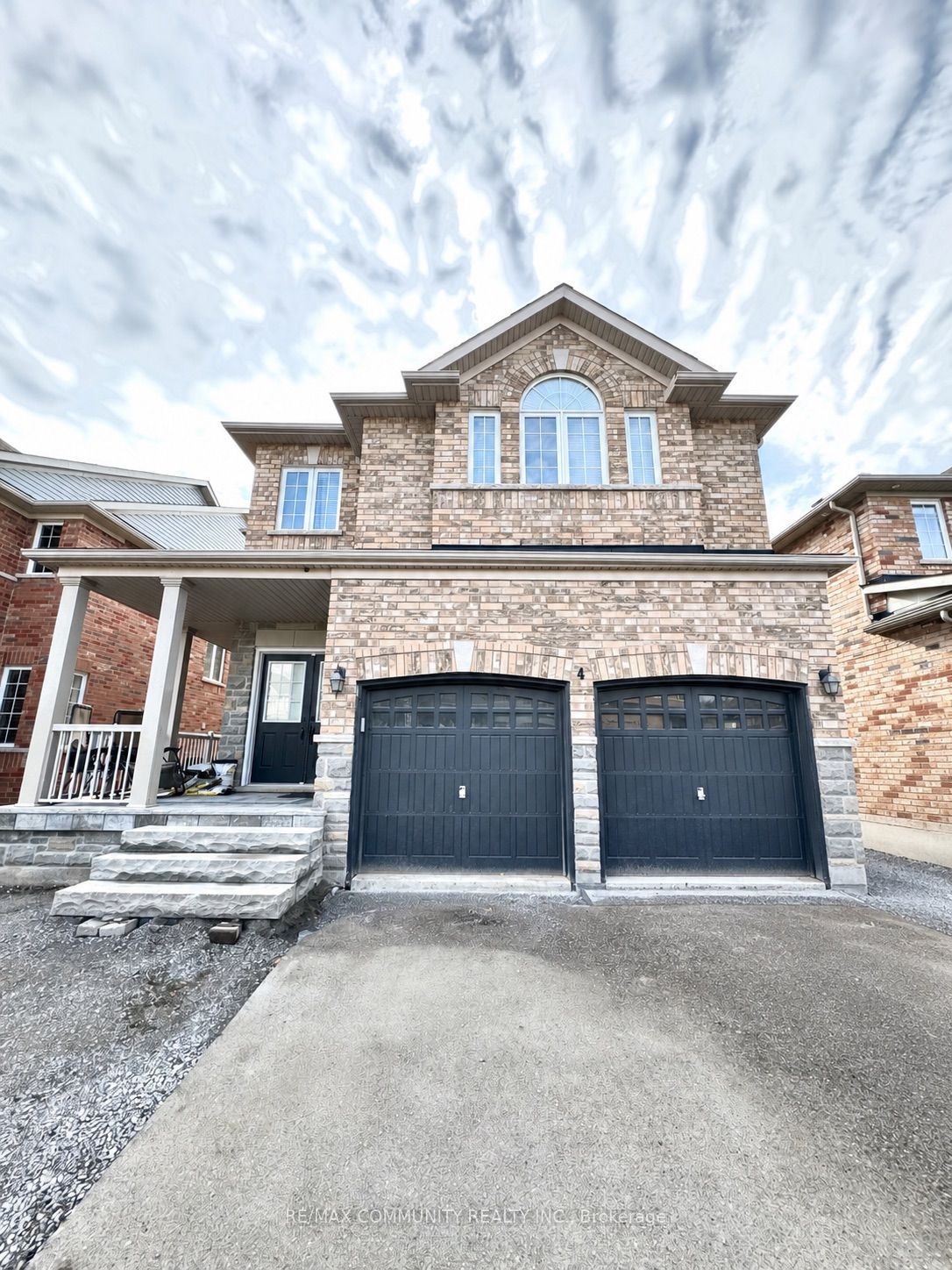 4 Campview Street, Whitby, ON, L1R 0K5
