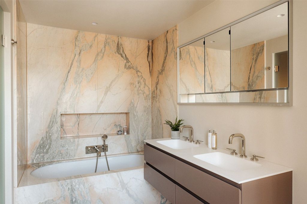 Additional image 21 of 4 bed mews to rentBridstow Place, Notting Hill, London W2