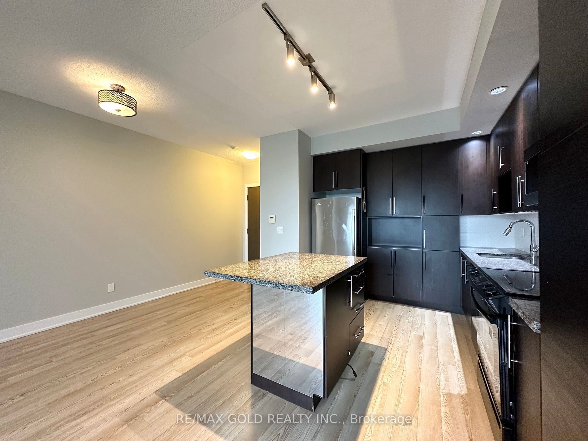 Additional image 6 of 904-28 Linden Street, Toronto, ON, M4Y 0A4