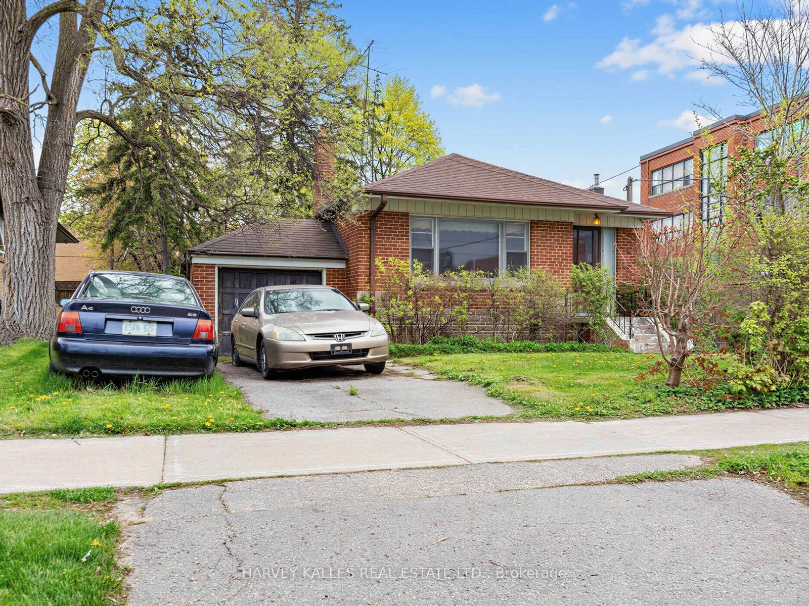 12 Invermay Avenue, Toronto, ON, M3H 1Z2