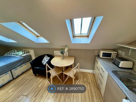 Lena Gardens, London W6, Room to rent