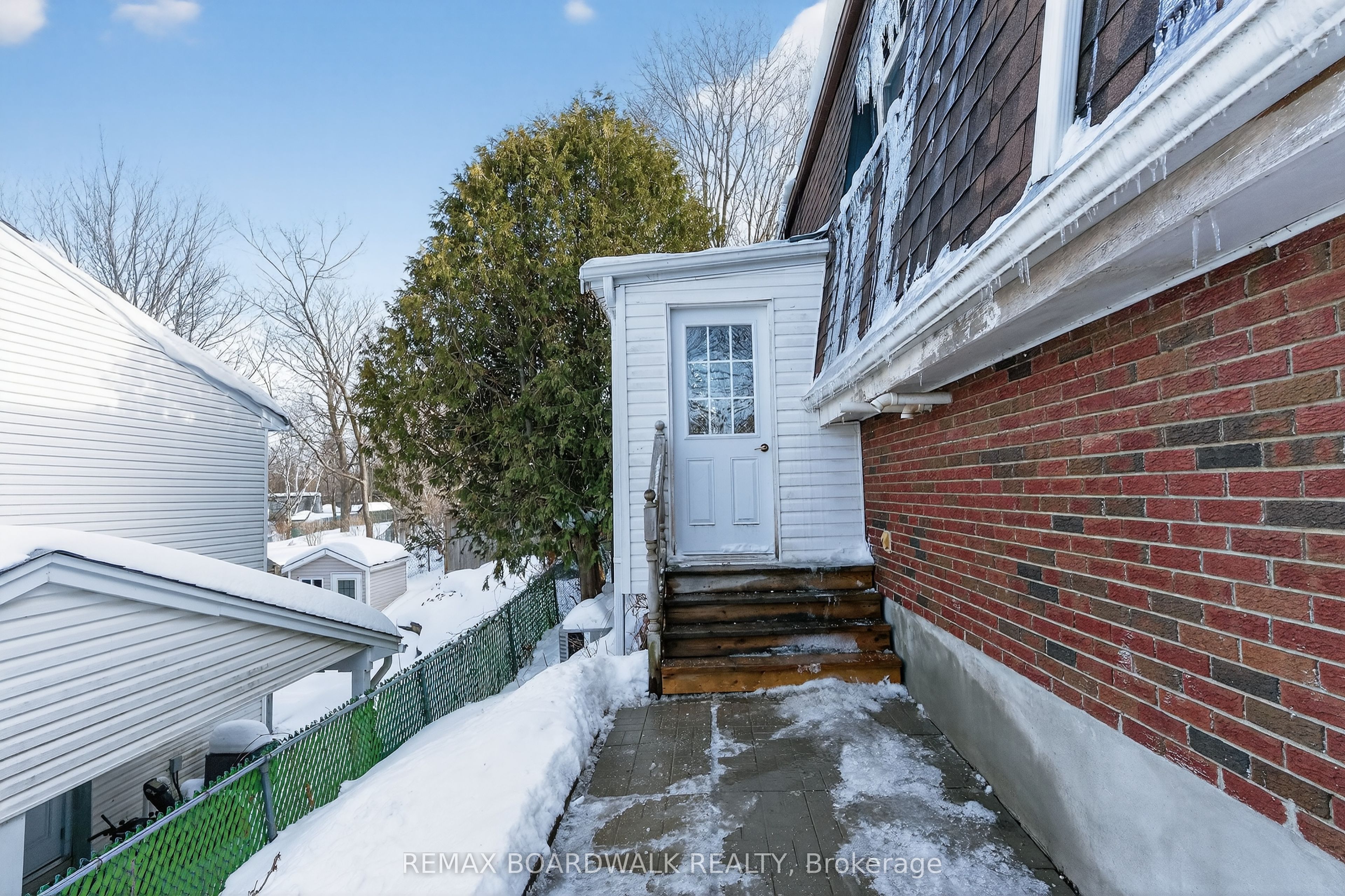 Additional image 5 of 8 Oberon Street, Ottawa, ON, K2H 7X7