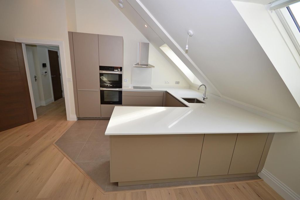 2 bed flat to rentMillway, Mil Hill NW7 photo 5