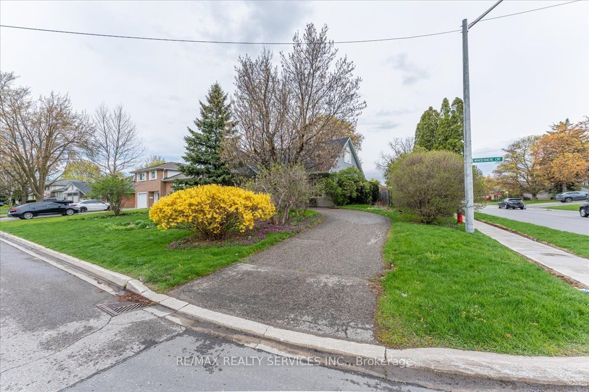 2 Windermere Court, Brampton, ON, L6X 2L6 photo 3