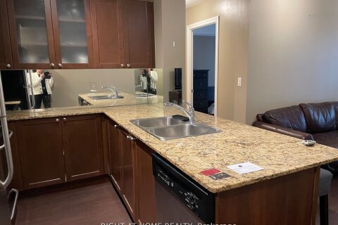 Additional image 8 of 807-761 Bay Street, Toronto, ON, M5G 2R2