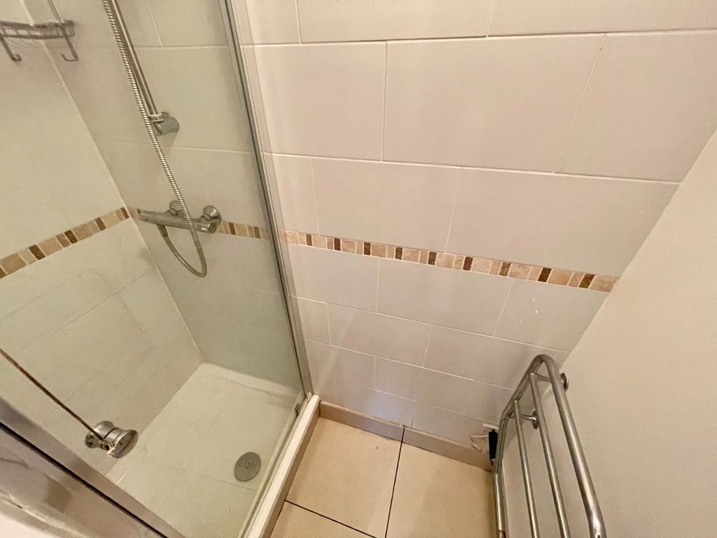 Additional image 6 of 3 bed flat to rentThe Wickets, Luton, Bedfordshire LU2