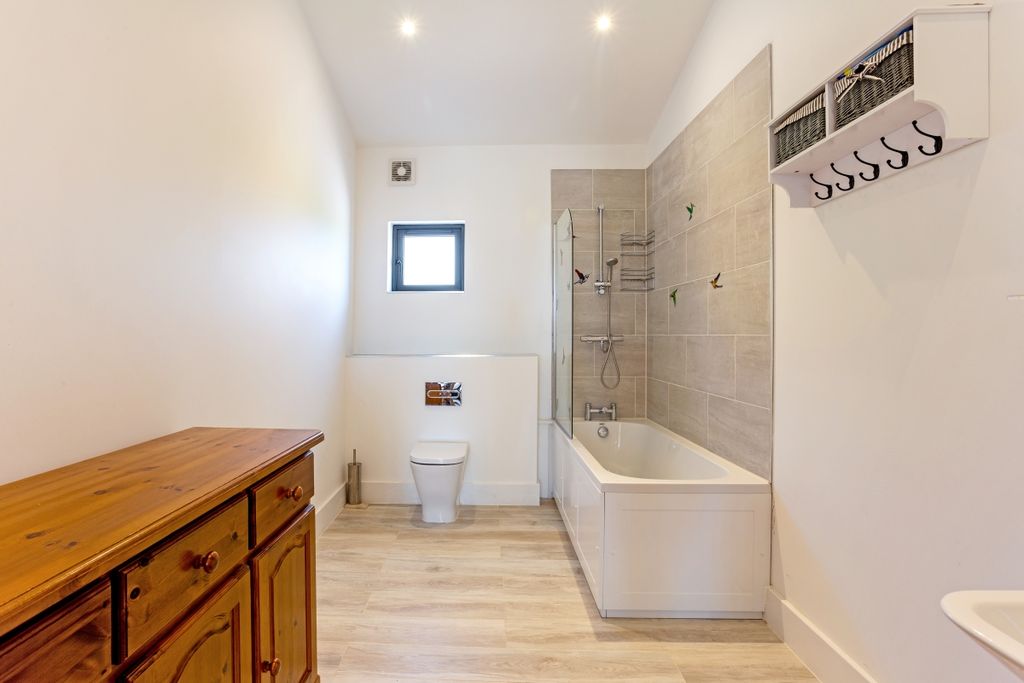 Additional image 13 of 5 bed barn conversion to rentEast Challow, Wantage OX12