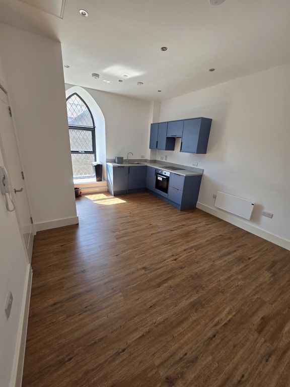 2 bed flat to rentColwyn Bay LL29 photo 2