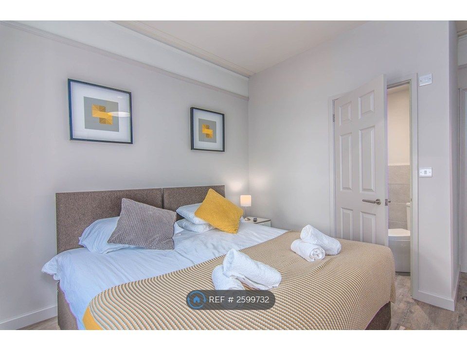 Additional image 2 of 3 bed flat to rentPriory Road, High Wycombe HP13