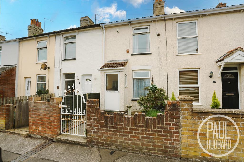 3 bed terraced house to rentSouthwell Road NR33