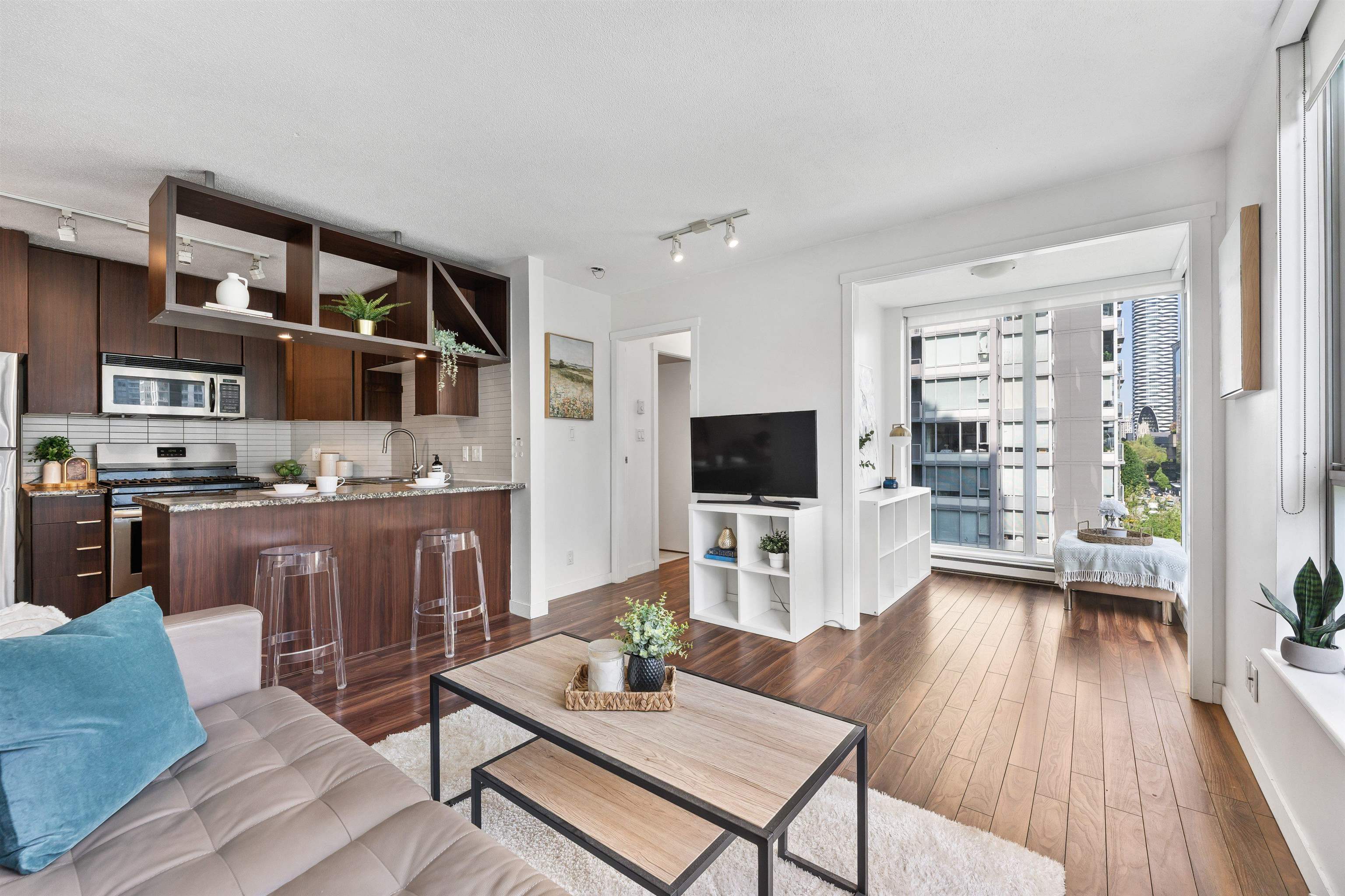 1002-1010 Richards Street, Vancouver, BC, V6B 1G2