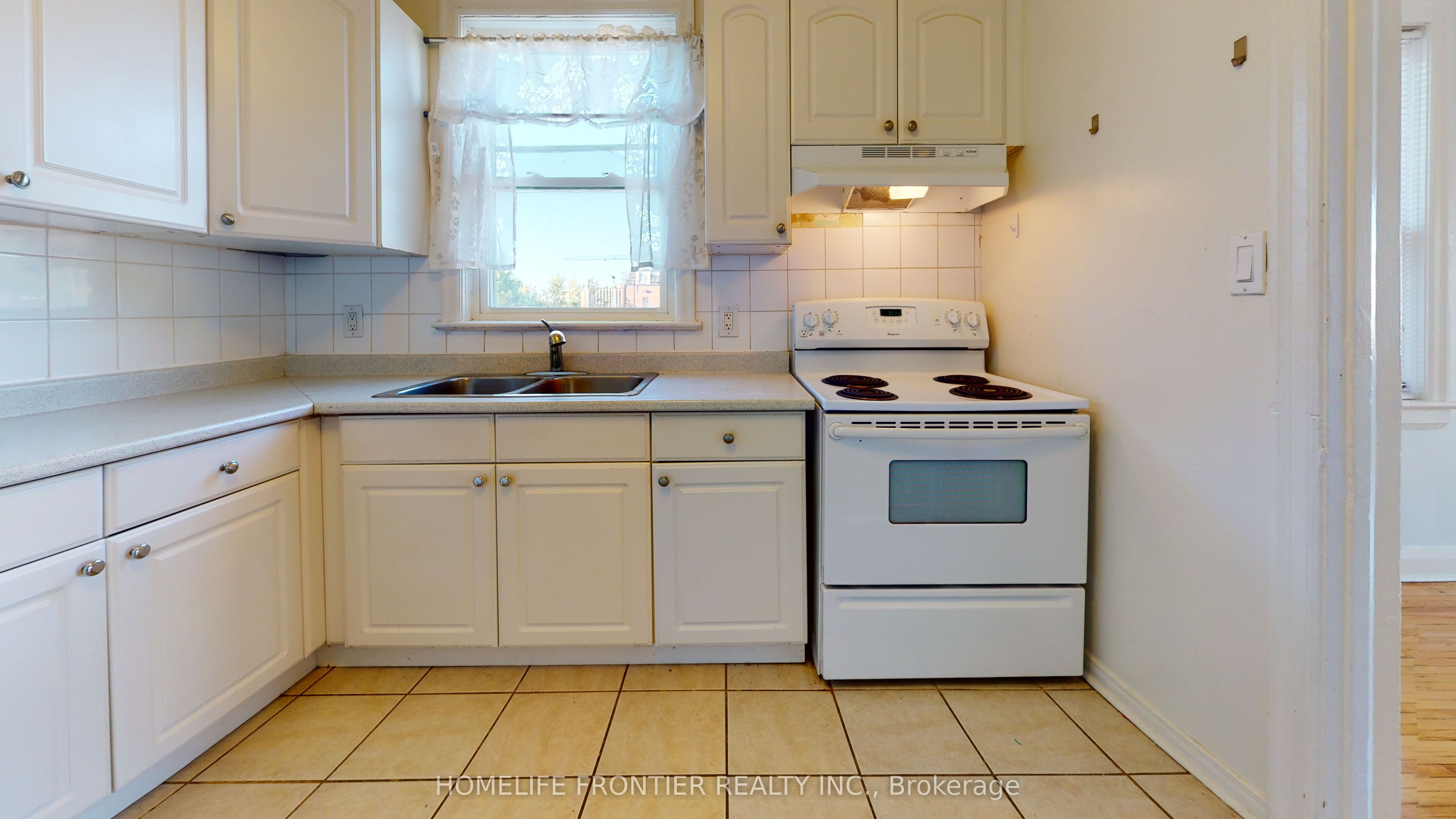 191 Queen Street E, Brampton, ON, L6W 2B3 photo 4