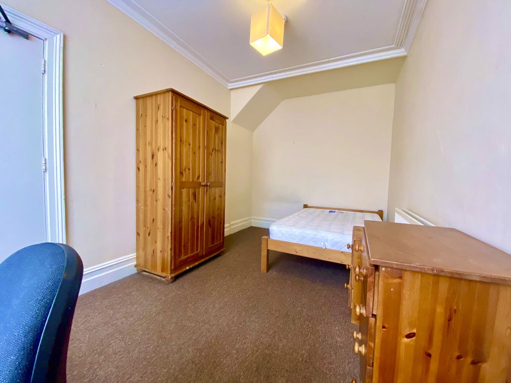 8 bed shared accommodation to rentQueens Square, Aberystwyth, Cardiganshire SY23 photo 2
