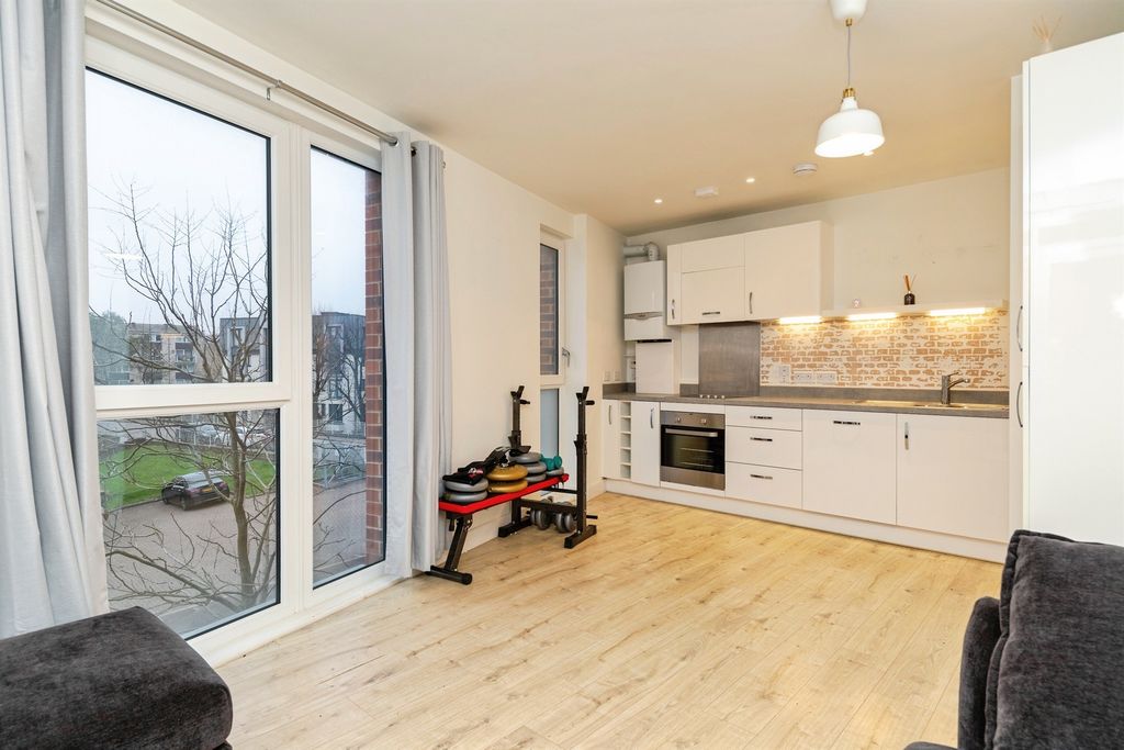 Additional image 3 of 1 bed flat for saleThe Ridgeway, Hertford SG14