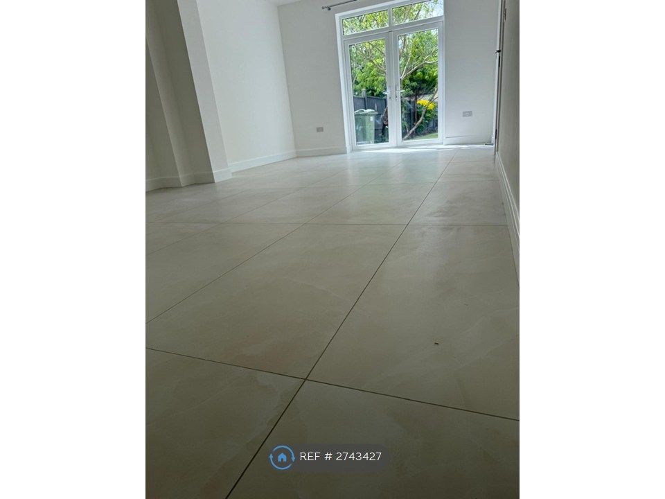 Additional image 4 of 7 bed end terrace house to rentInglehurst Gardens, Ilford IG4