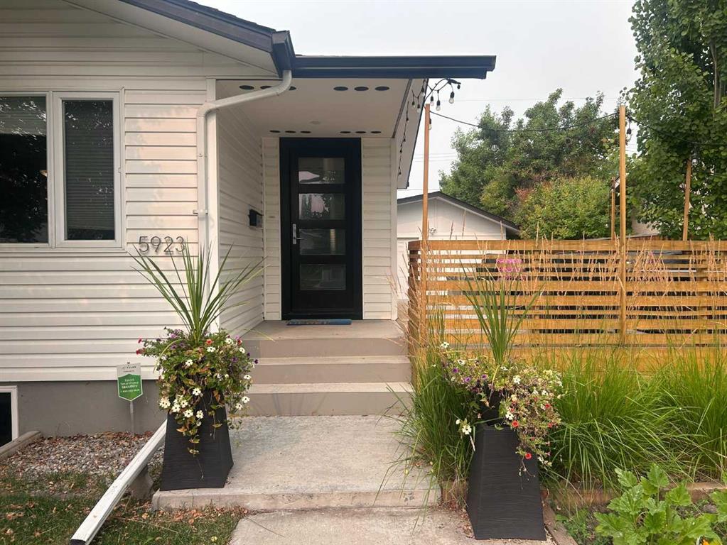 Additional image 3 of 5923 Londonderry Crescent SW, Calgary, AB, T3E 5X7