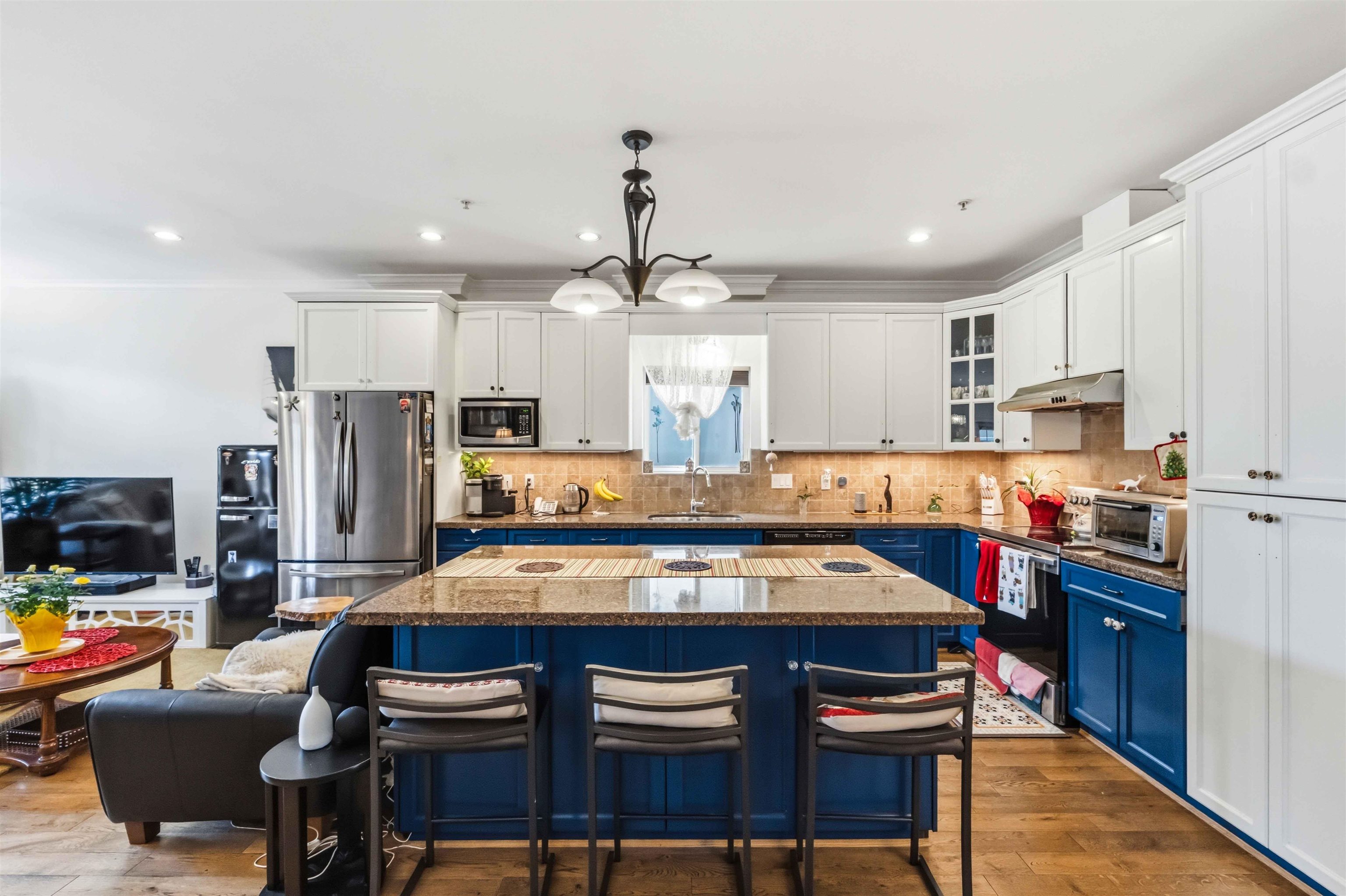Additional image 4 of 15544 Russell Avenue, White Rock, BC, V4B 2R3