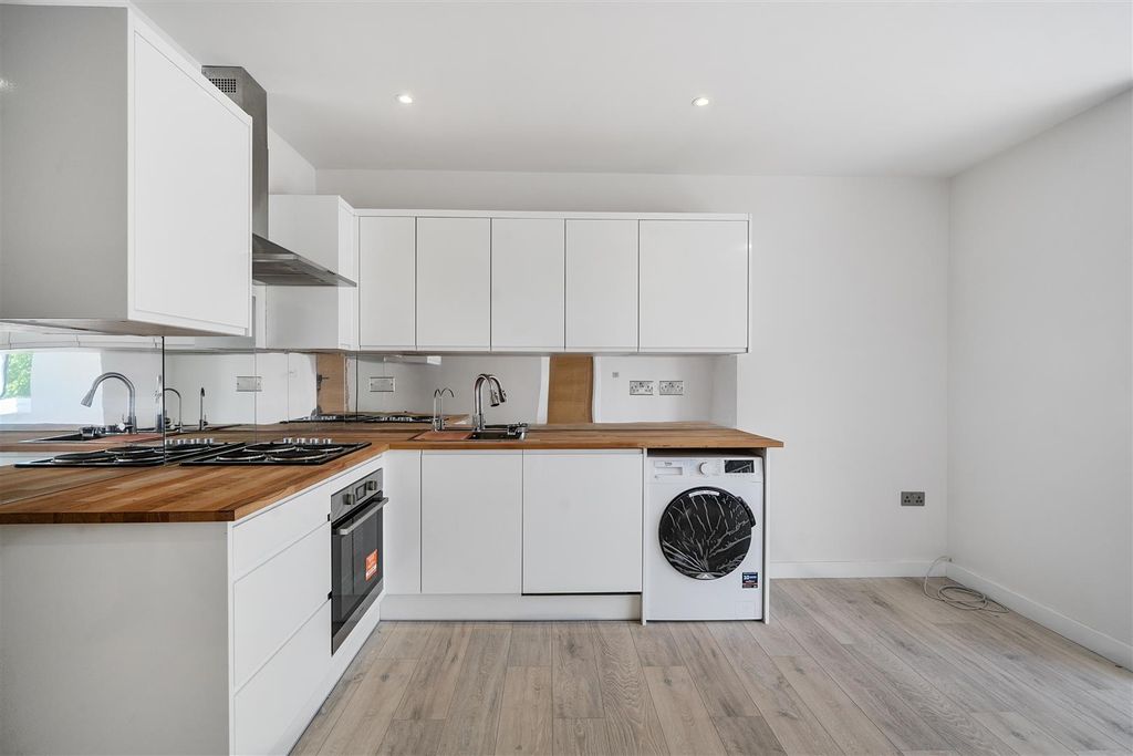 Additional image 6 of 2 bed flat to rentGunnersbury Avenue, London W5
