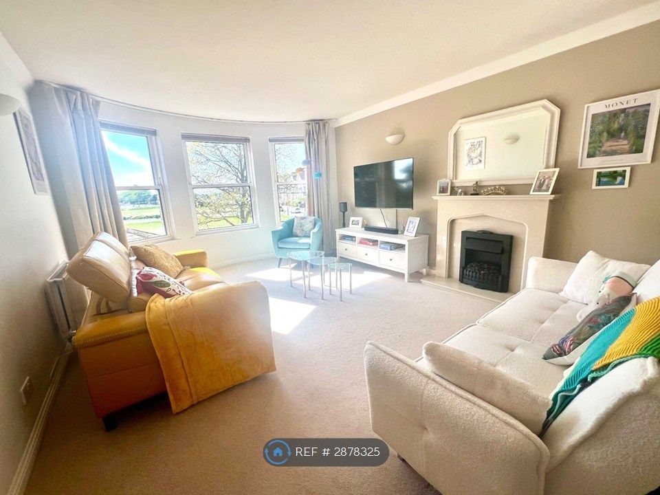 2 bed flat to rentBeach Crescent, Littlehampton BN17