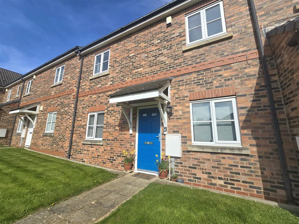2 bed flat to rentSwain Court, Middleton St. George, Darlington DL2