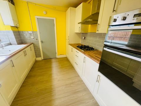 45 Streatfeild Avenue E6