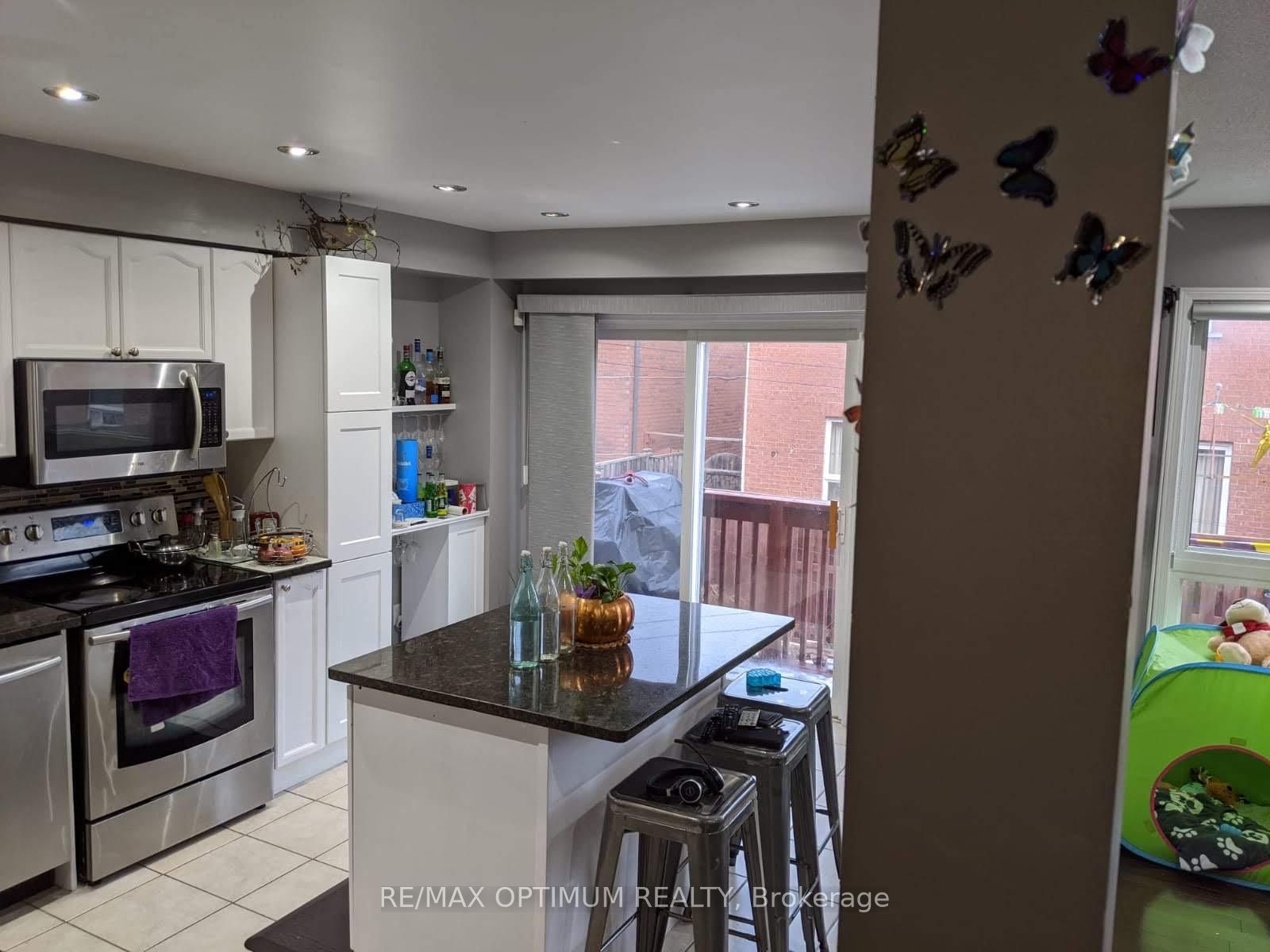 23 Four Seasons Circle, Brampton, ON, L7A 2A7 photo 4