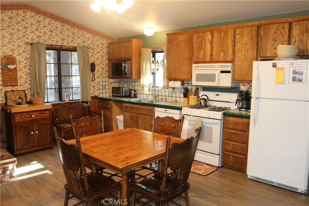 Additional image 5 of 400 Shakespeare Ln, Big Bear City, CA 92314